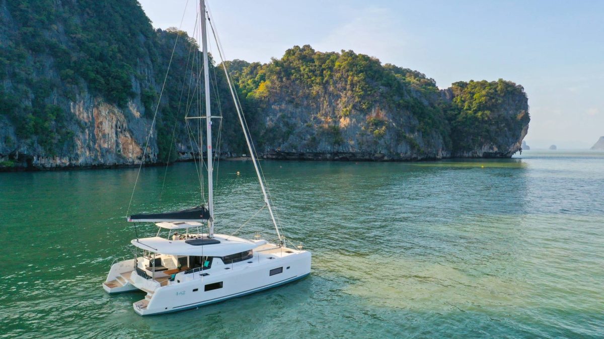 Lagoon 42 exterior 17 alta calidad