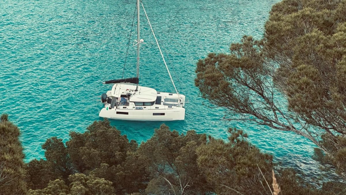 Lagoon 40 exterior 5